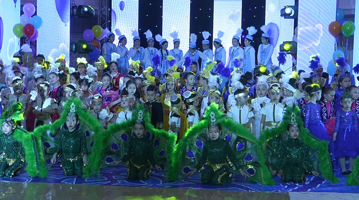 В Алматы состоялся детский фестиваль песен и танцев "Гулденді дала"