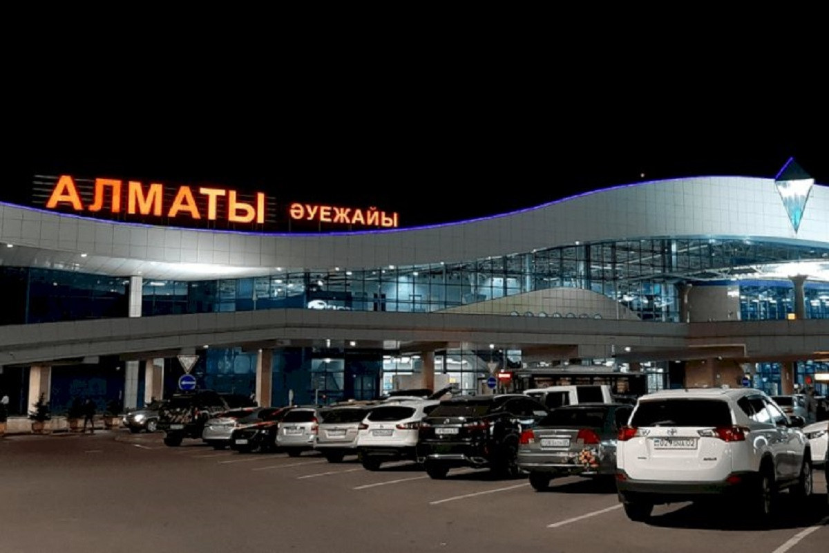 Алматинский аэропорт предложили назвать именем Кунаева 