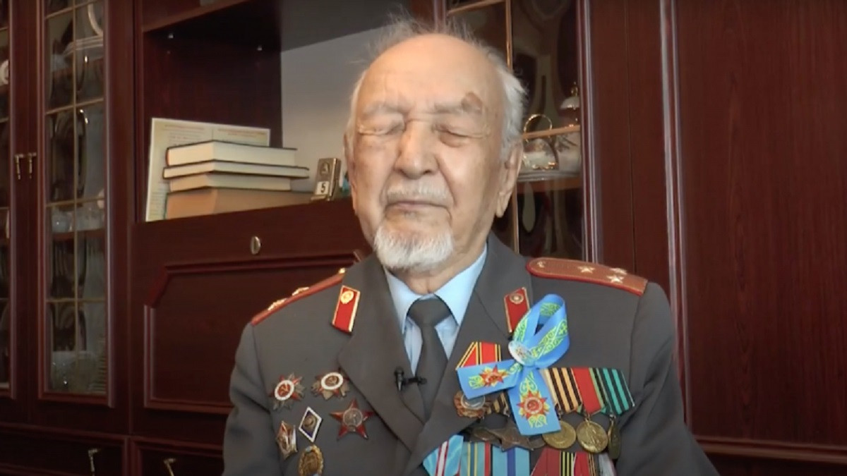 День Победы: 98-летний ветеран поздравил казахстанцев