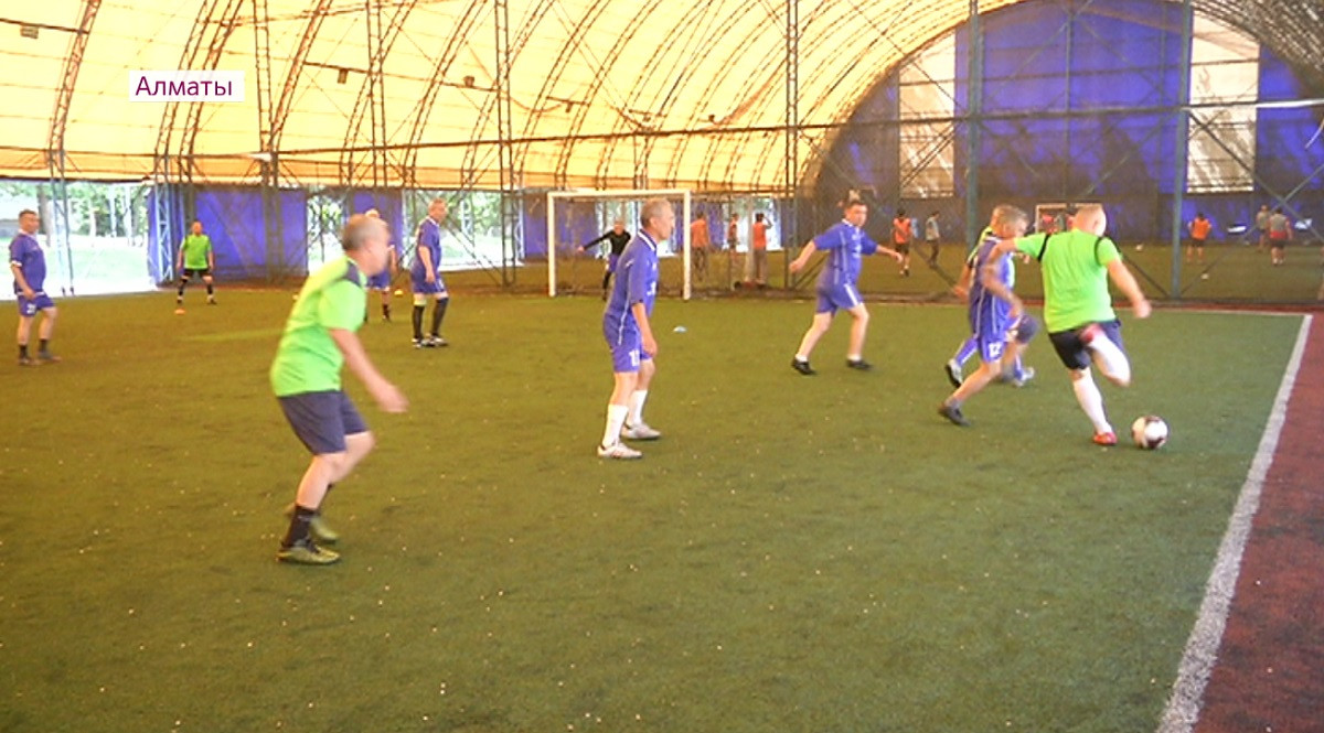 В Алматы состоялся турнир по мини-футболу, посвященный Дню Победы