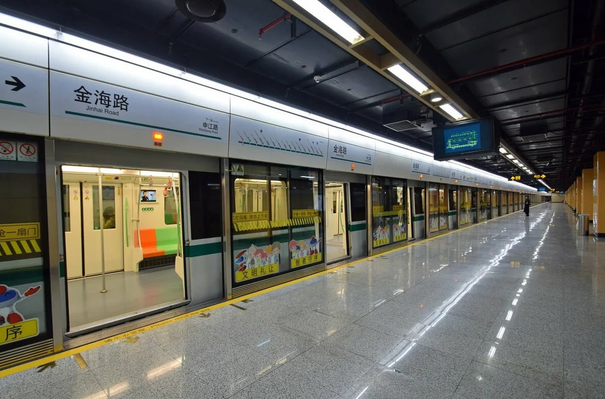 COVID-19 в Китае: в Шанхае закрыли все станции метро