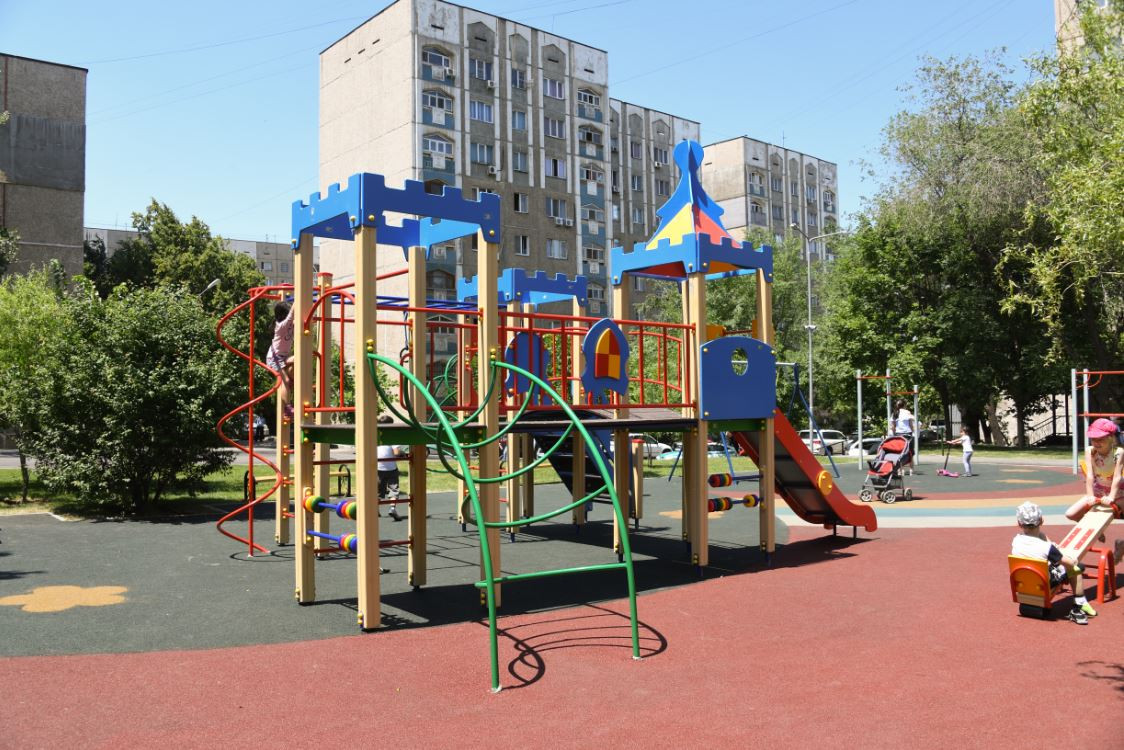 Почти 200 дворов капитально отремонтируют в Ауэзовском районе в 2022 году