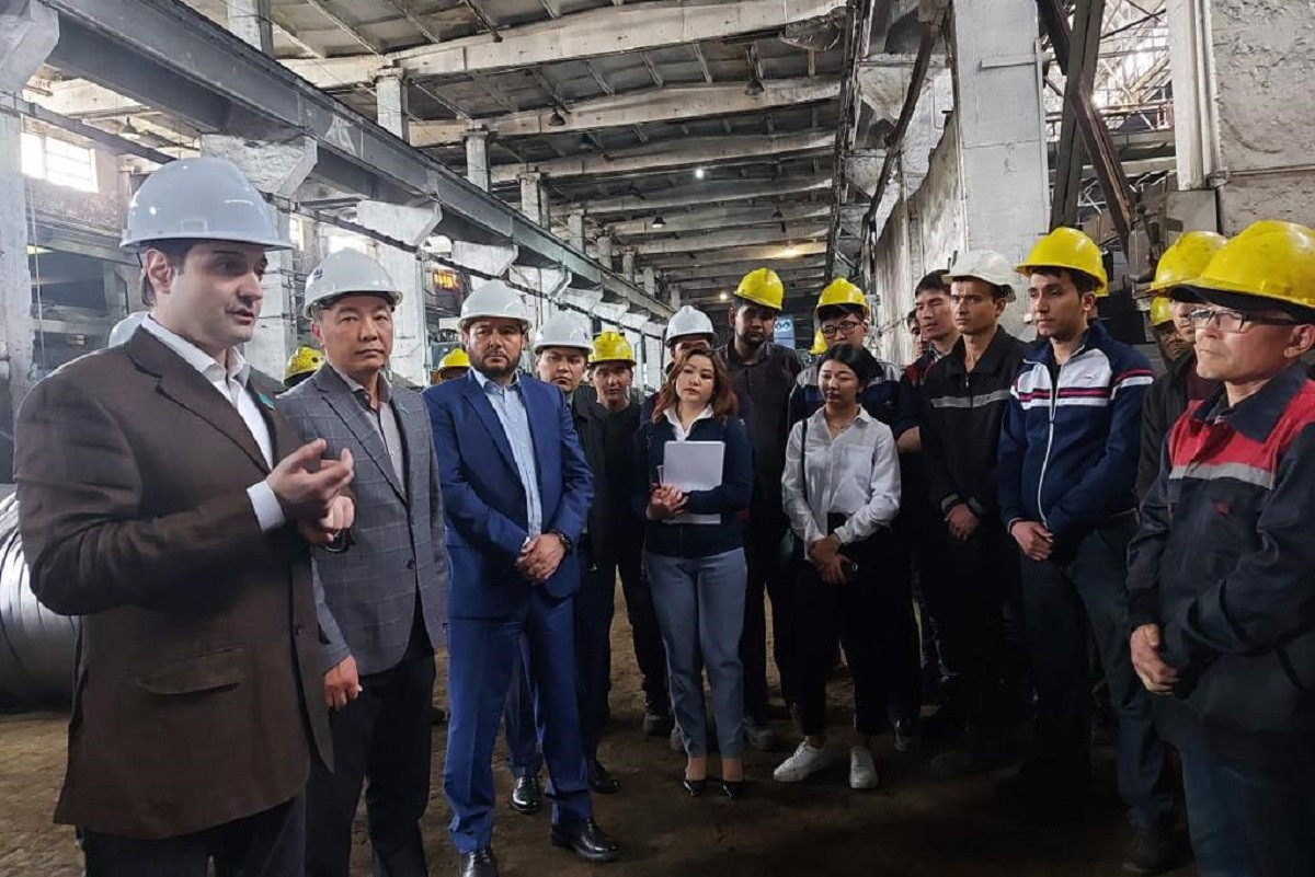 "Реформы в Конституции необходимы": мажилисмены посетили MetalPromGroup в Алматы