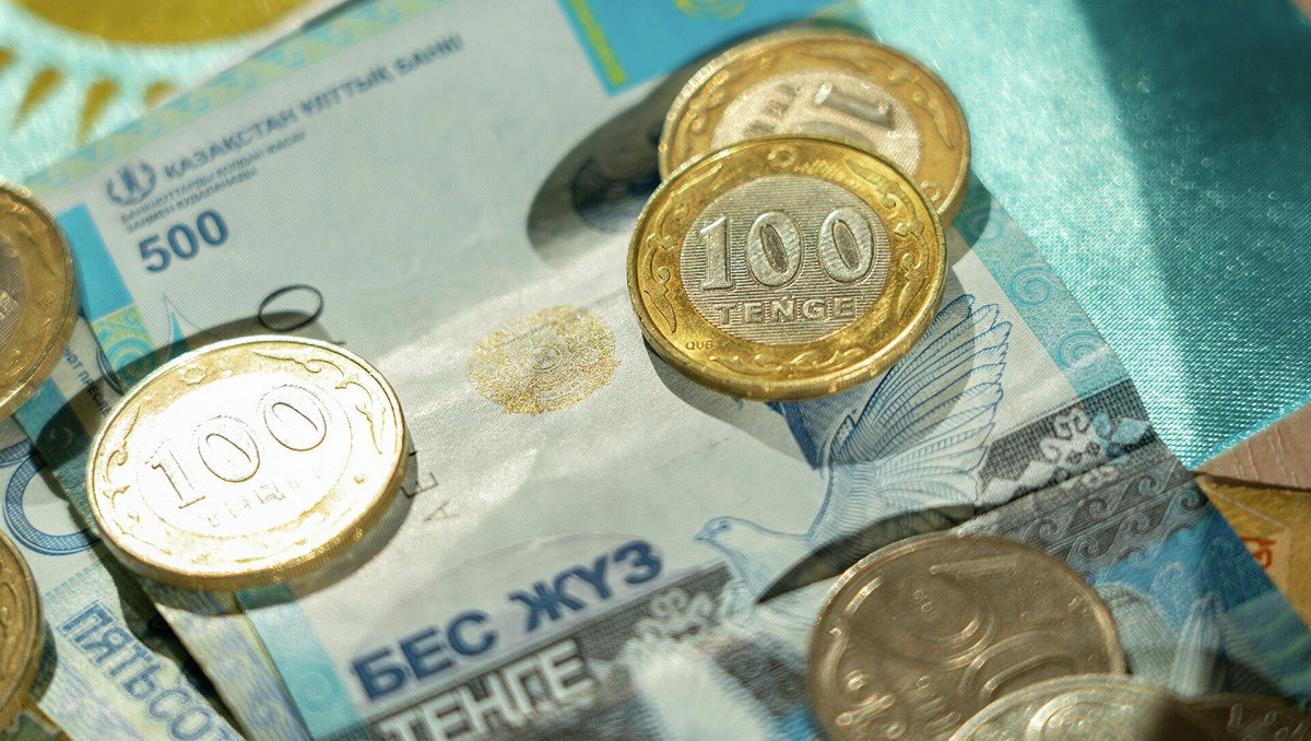 Какую сумму денег в среднем получают пенсионеры Казахстана