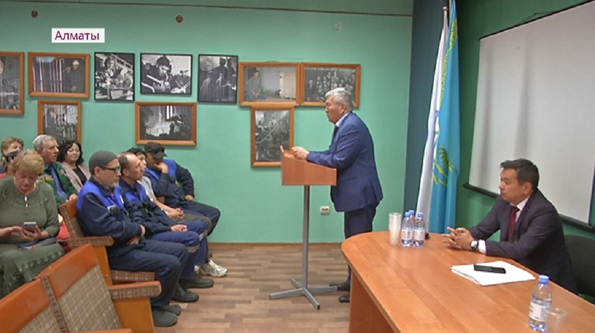 Члены алматинского штаба общественной поддержки референдума посетили АЗТМ