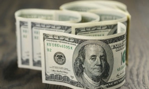 За сколько продают доллары в обменниках Алматы 18 мая 