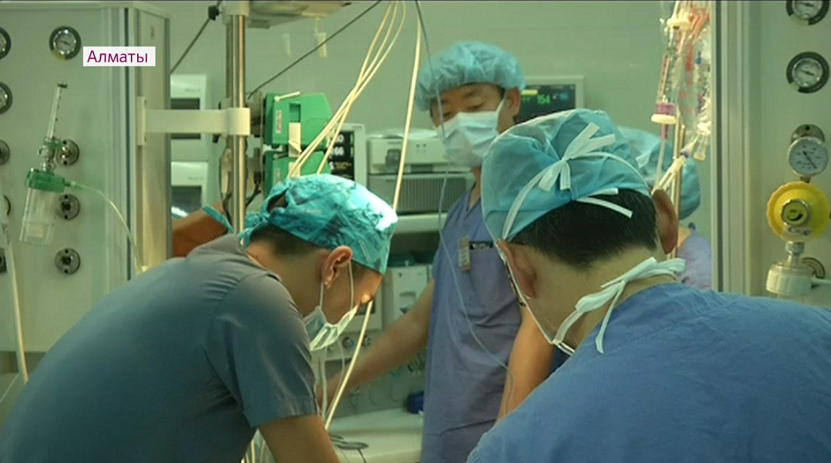 Алматинские врачи провели сложнейшую операцию на сердце двум сестрам из Кызылорды 