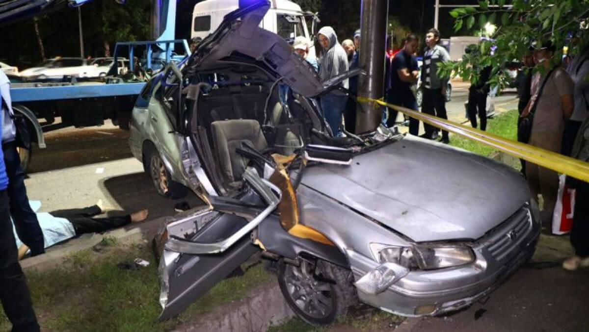 Молодой пассажир погиб в результате жуткого ДТП в Алматы