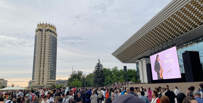 Помним и любим: в Алматы состоялся концерт, посвященный 60-летию Батырхана Шукенова 