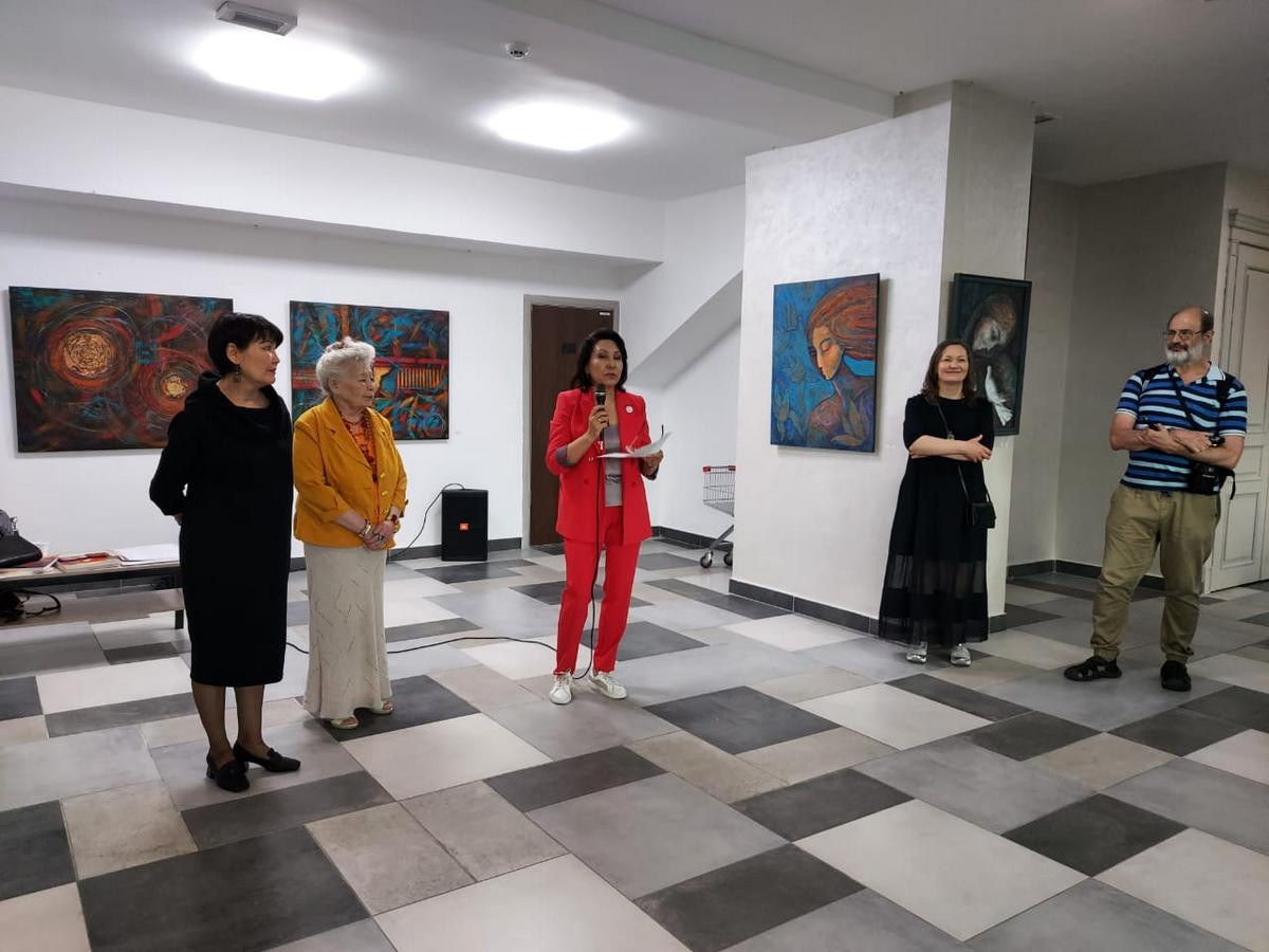 Художественная выставка, посвященная 115-летию Марьям Хакимжановой, открылась в Алматы