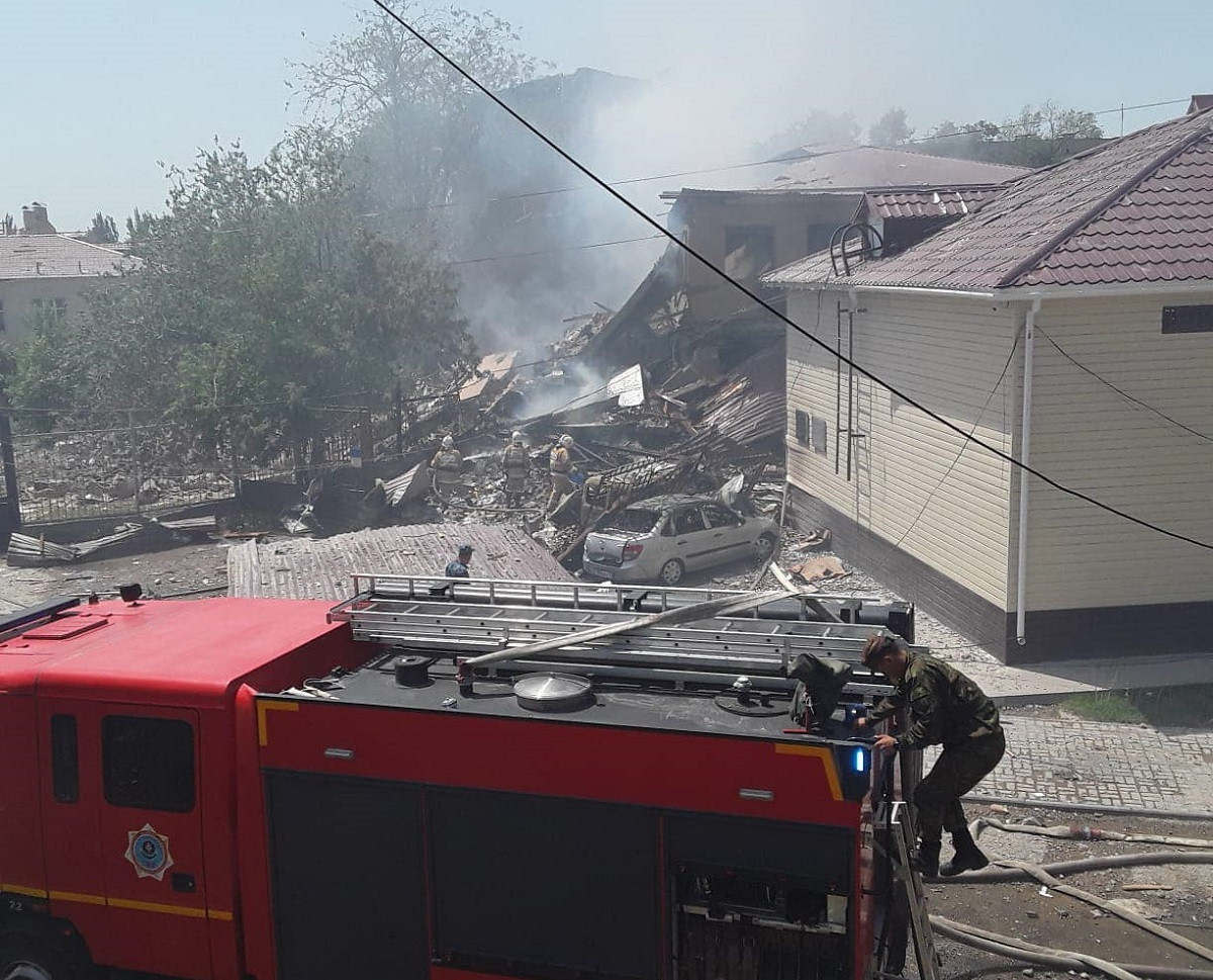 Взрыв близ роддома произошел в Шымкенте: есть погибший