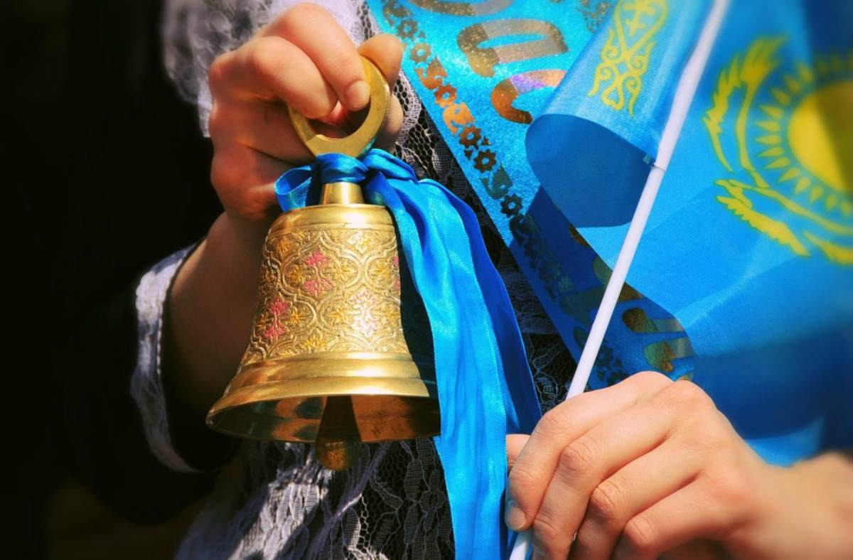 Прощание со школой: как в Казахстане пройдут последний звонок и выпускные экзамены