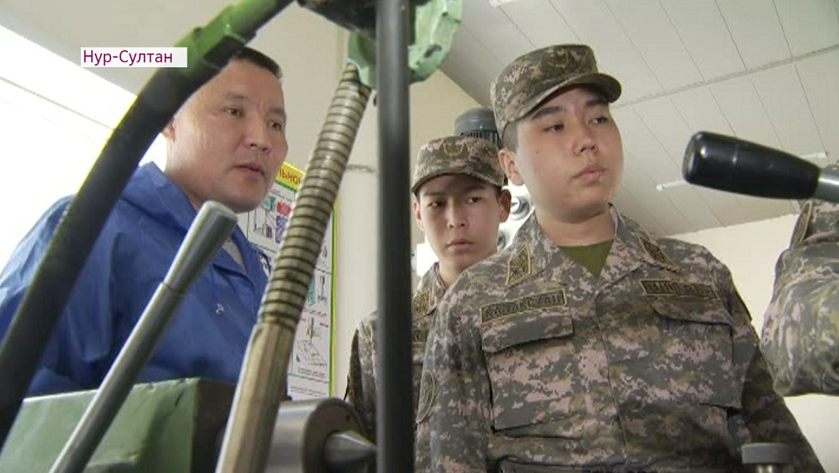 Родине служить: почему казахстанские дети хотят стать военными связистами 