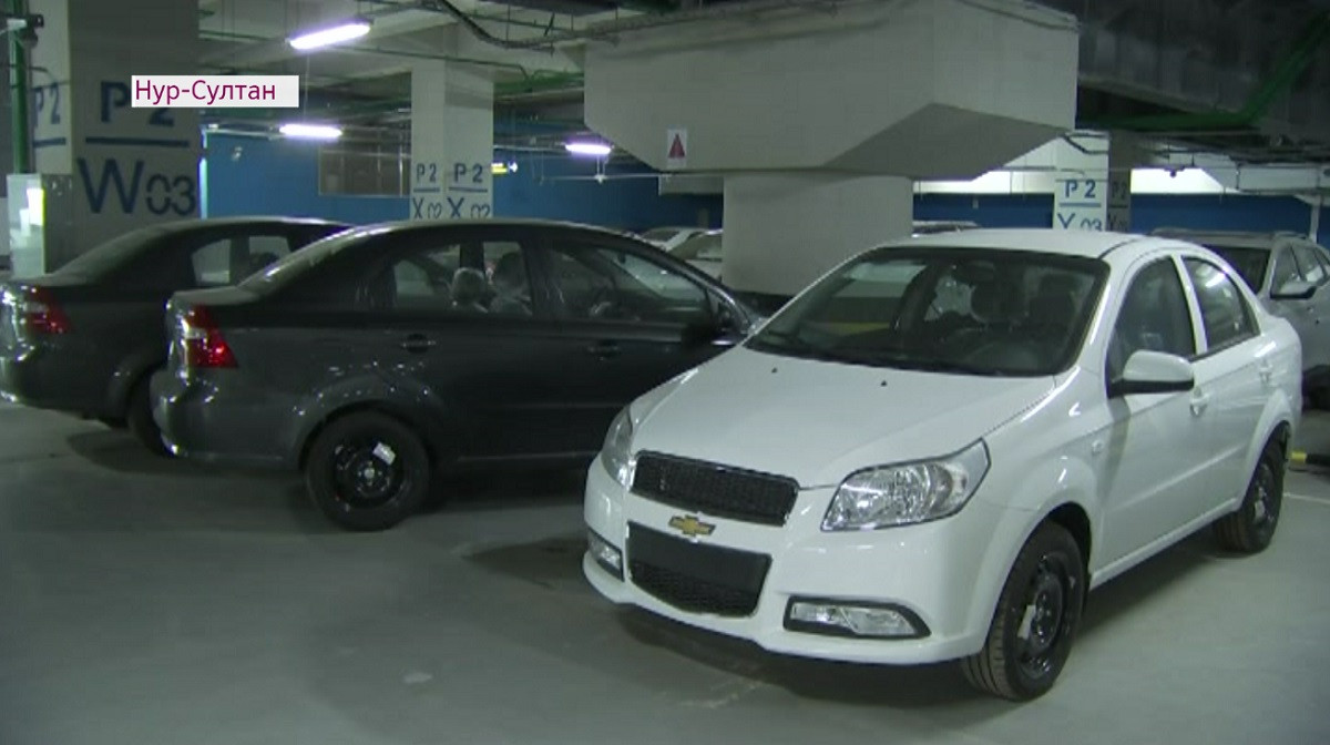 Ажиотаж с льготным кредитованием: в автосалонах Нур-Султана не хватает парковок для новых машин 