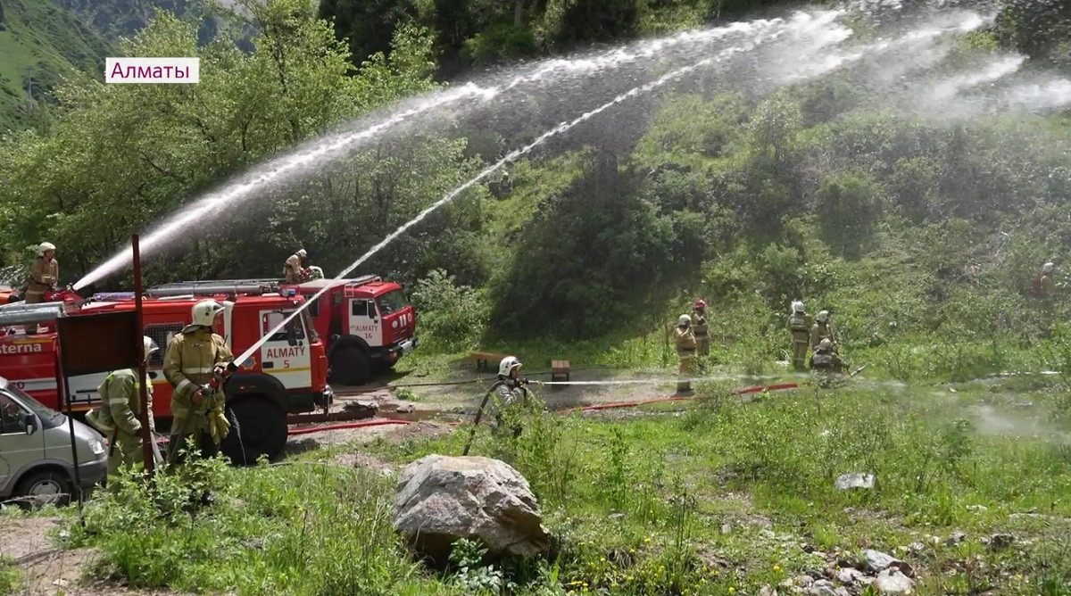 В горах Алматы прошли пожарно-тактические учения 