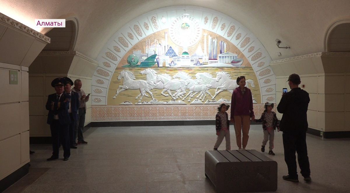 Первые пассажиры метро в Алматы оценили две новые станции 