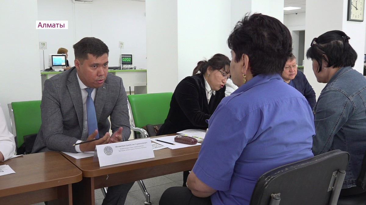 Референдум: юристы Алматы разъясняют поправки в Конституцию в ЦОНе Турксибского района