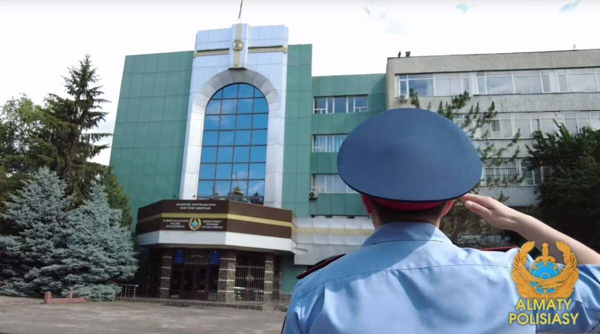 Алматы полициясы Мемлекеттік рәміздер күнін атап өтті 