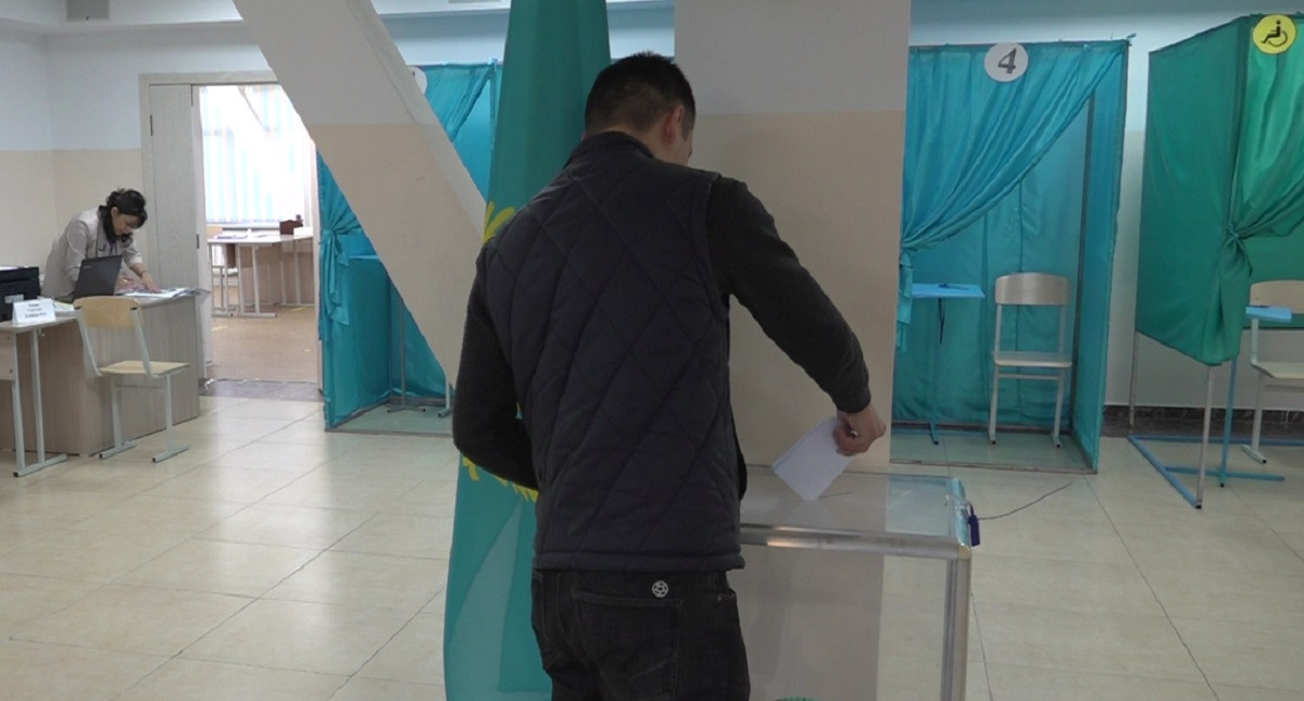 Уже 65,04%: более семи миллионов казахстанцев проголосовали на референдуме