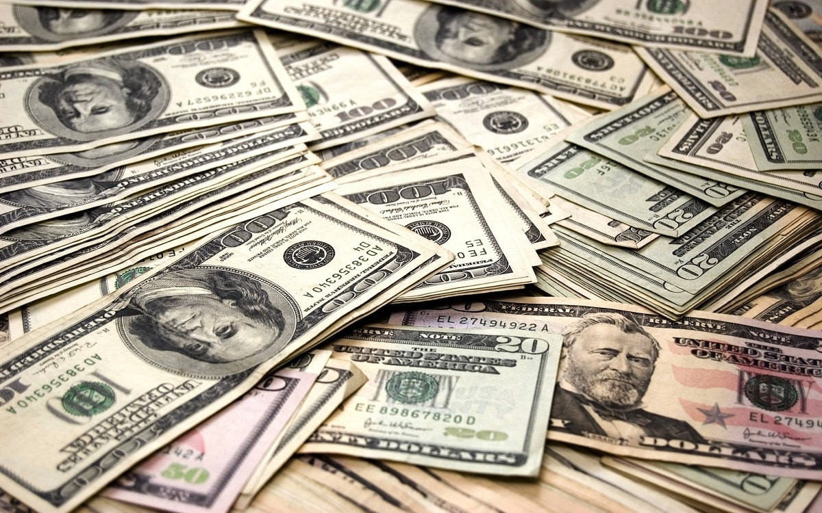 За сколько продают доллары в обменниках Алматы 6 июня 