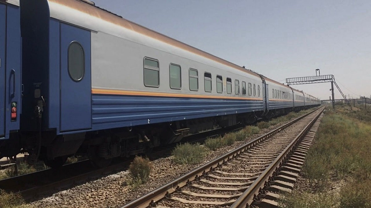 Пешеход попал под поезд в Алматы 