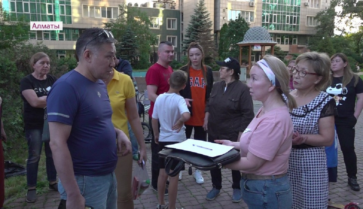 Не справился с работой: жители элитного ЖК в Алматы пожаловались на главу ОСИ 