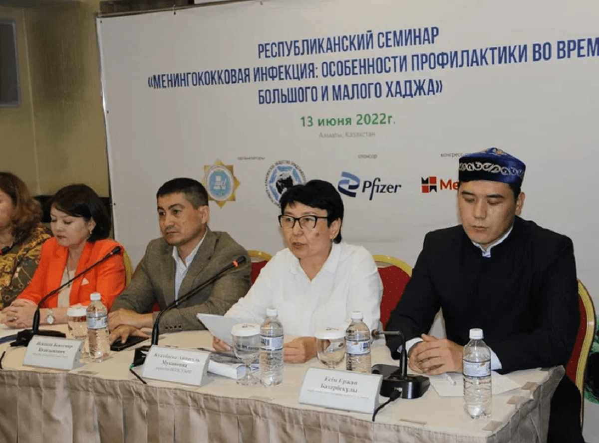 Опасная инфекция: казахстанские врачи призывают паломников привиться перед совершением хаджа