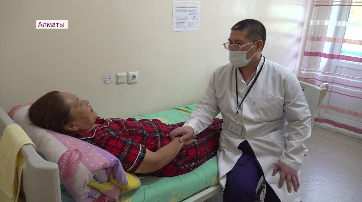  Сложнейшие операции и новые методы лечения: к врачу из Алматы стремятся попасть жители разных регионов