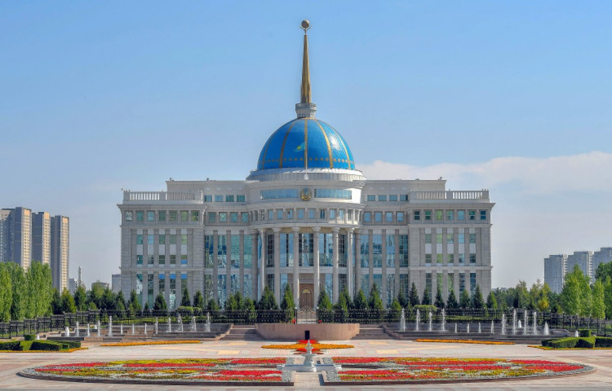 Токаев поздравил медработников Казахстана