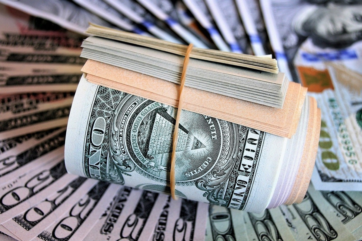 За сколько продают доллары в обменниках Алматы 20 июня 