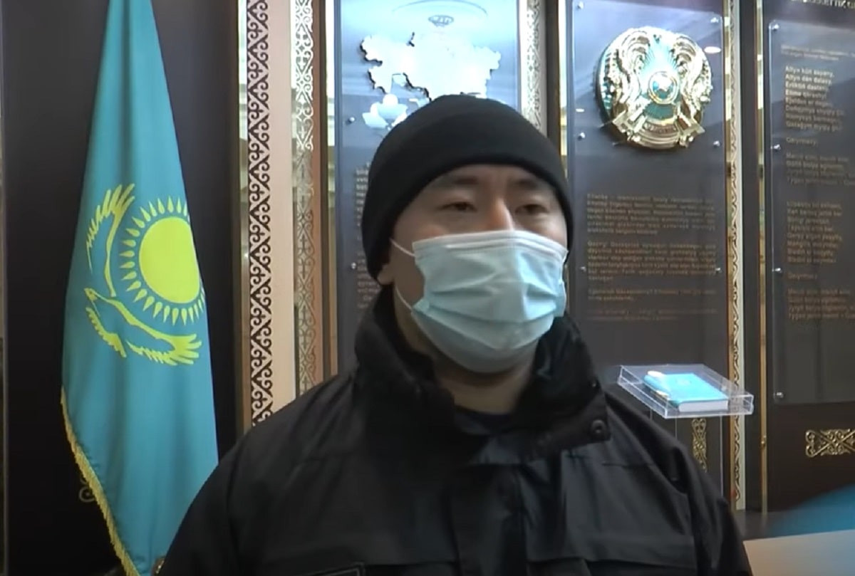 Боец СОБР спас 38-летнего жителя, пытавшегося покончить с собой в Алматы 