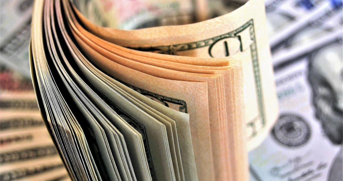 За сколько продают доллары в обменниках Алматы 21 июня 