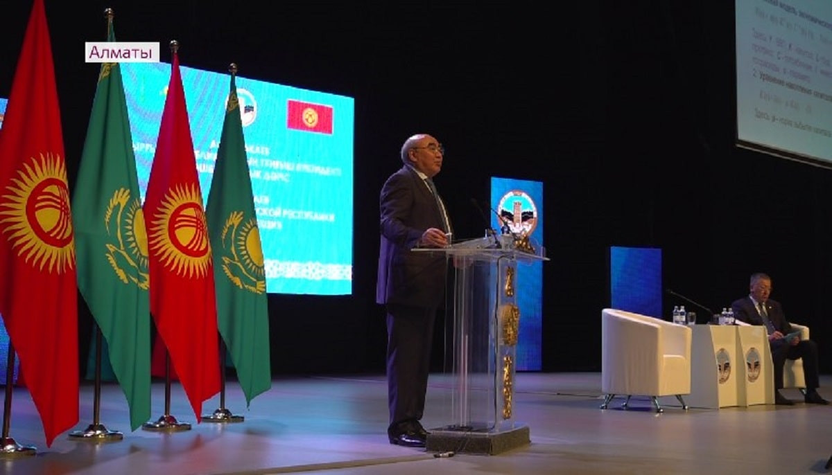 Қырғызстанның тұңғыш президенті Асқар Ақаев ҚазҰУ-да дәріс оқыды