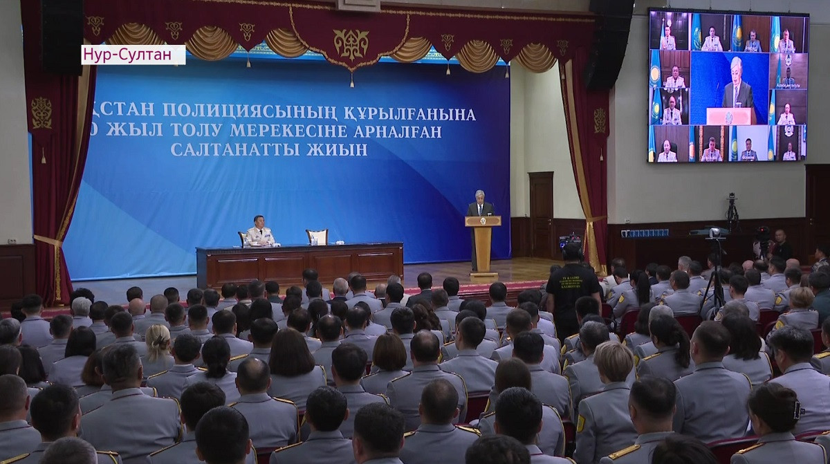 Повышение зарплат, искоренение коррупции: о чем говорил Токаев на встрече со стражами порядка 