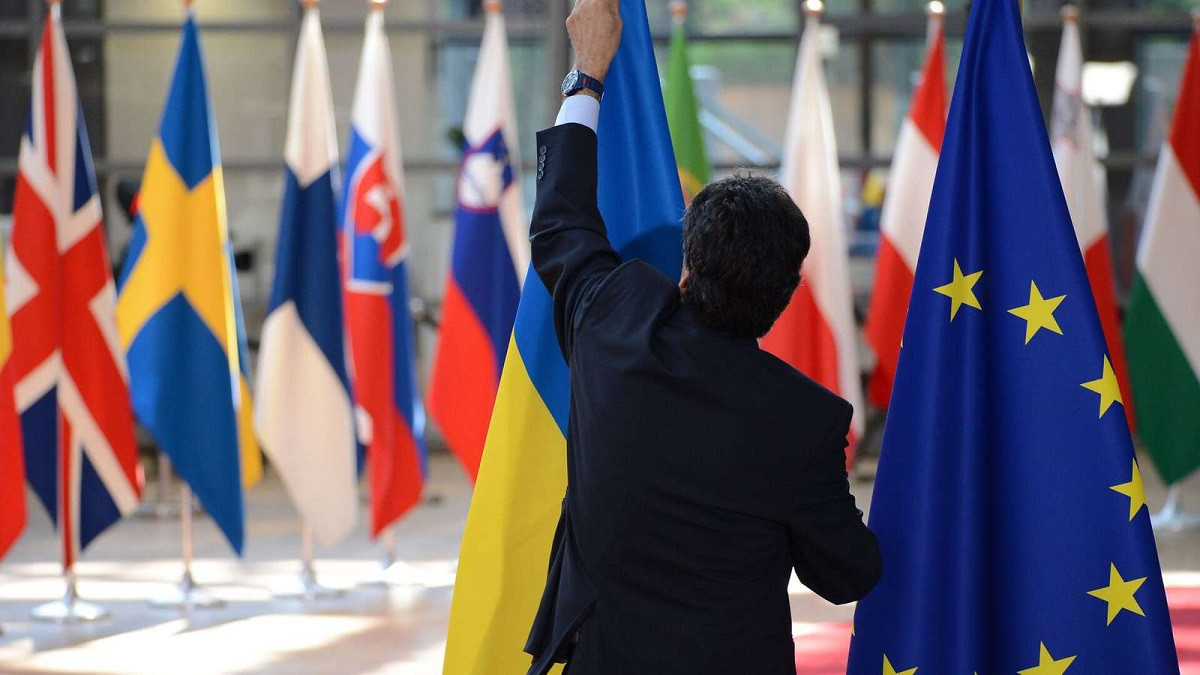 Украина и Молдова получили статус стран-кандидатов Евросоюза