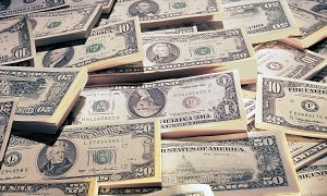 За сколько продают доллары в обменниках Алматы 24 июня 