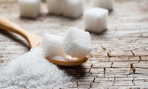 "Зарабатывают экстра-маржу" – премьер дал поручения по ценам на сахар