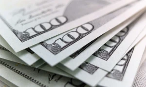 За сколько продают доллары в обменниках Алматы 26 июня