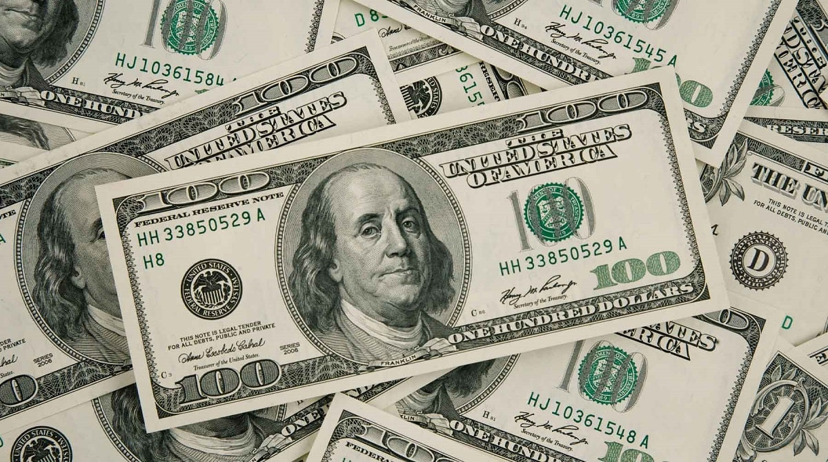 За сколько продают доллары в обменниках Алматы 27 июня 