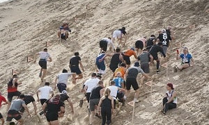 Бег по песчаным дюнам: экстремальные соревнования прошли на Капшагае