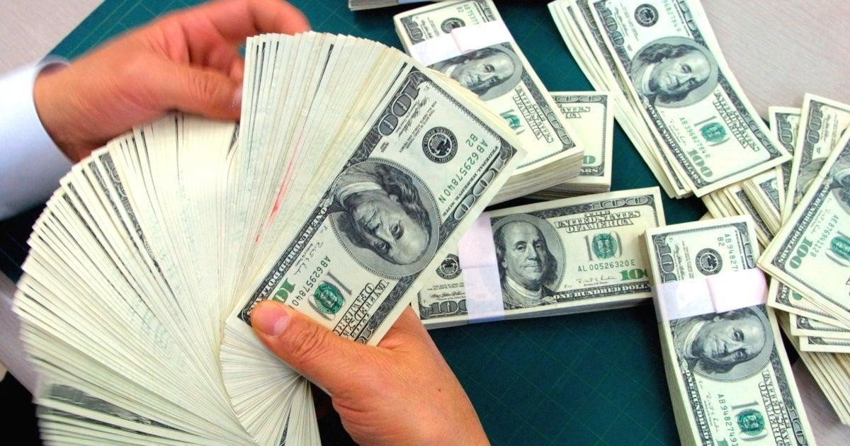За сколько продают доллары в обменниках Алматы 28 июня 
