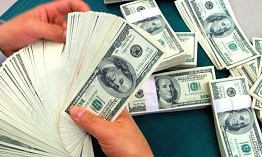 За сколько продают доллары в обменниках Алматы 28 июня 
