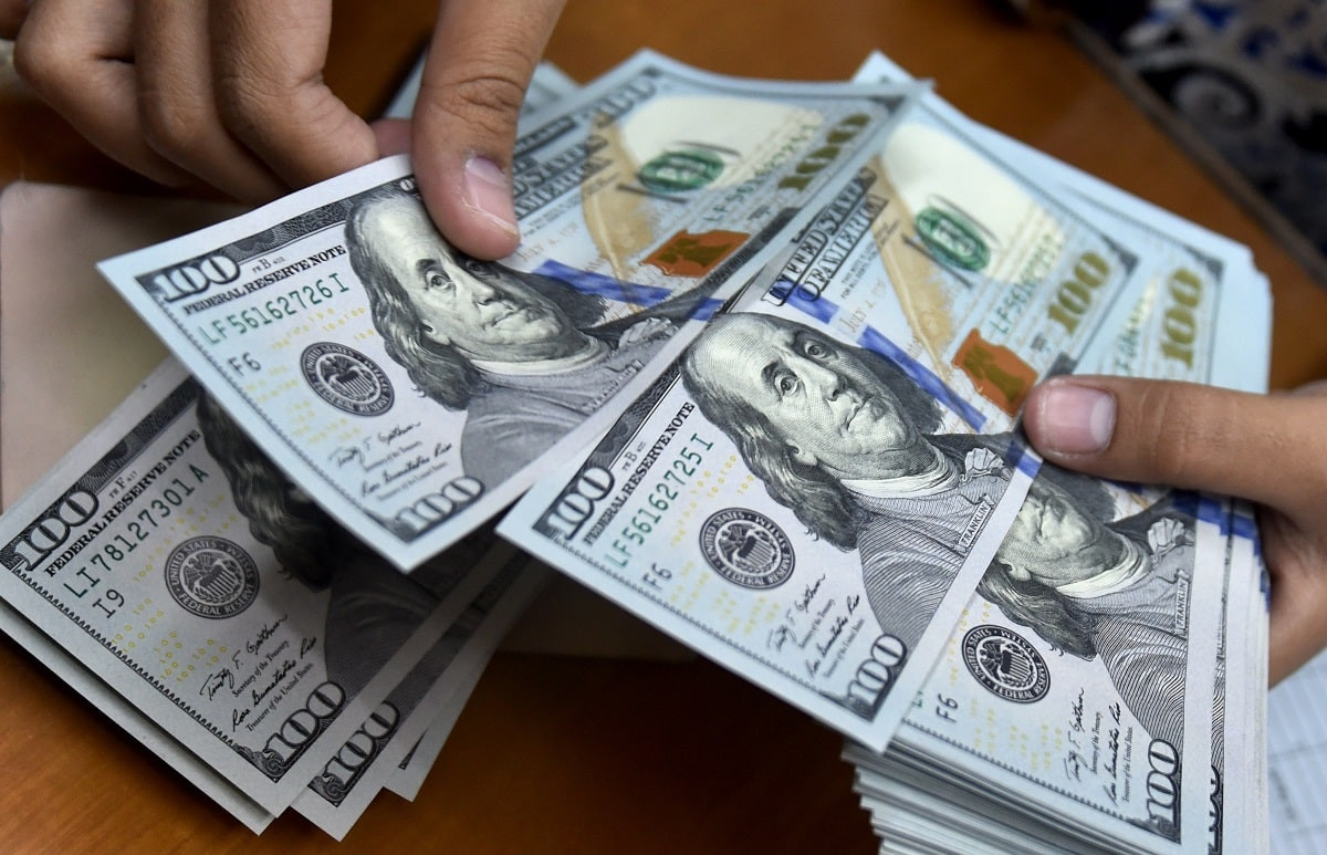 За сколько продают доллары в обменниках Алматы 1 июля 