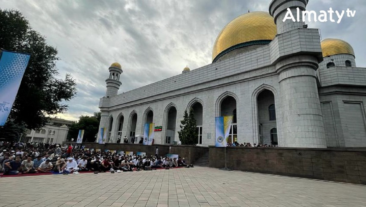 Как проходит айт-намаз в Алматы в первый день праздника Курбан байрам