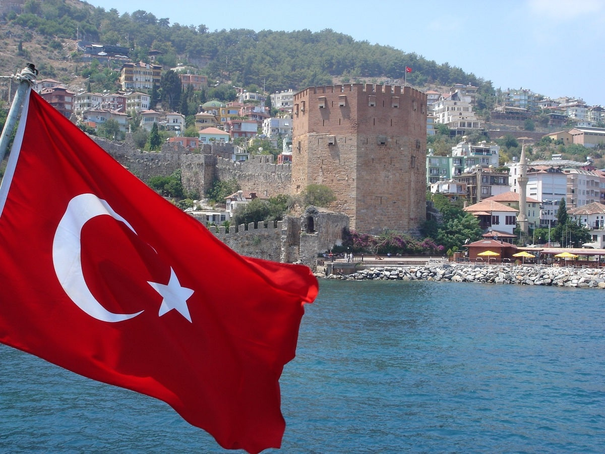 Количество заболевших ковидом в Турции выросло почти в 5 раз за 2 недели 