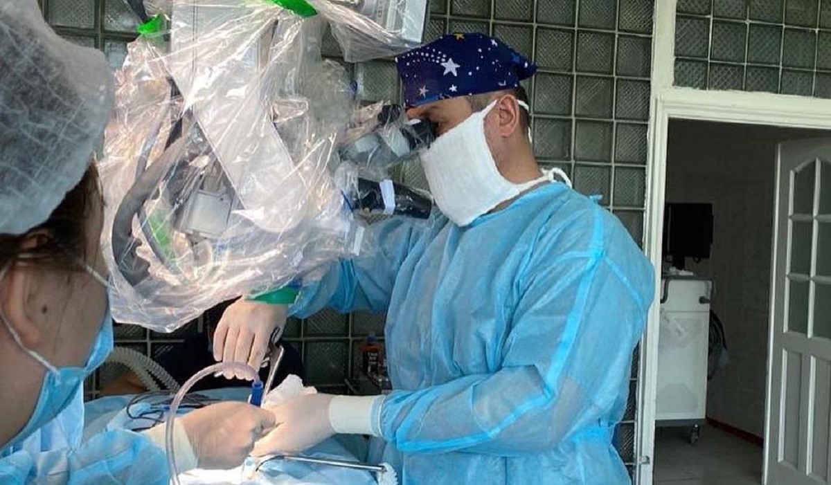 Алматинские врачи удалили обширную постинсультную гематому из 45-летней женщины