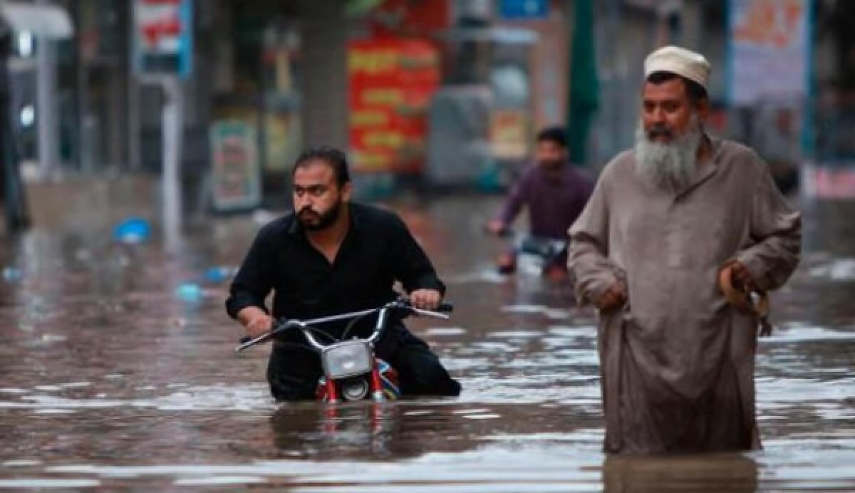 Пәкістанда су тасқынынан 165 адам қаза тапты
