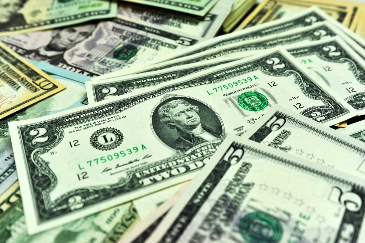 За сколько продают доллары в обменниках Алматы 18 июля 