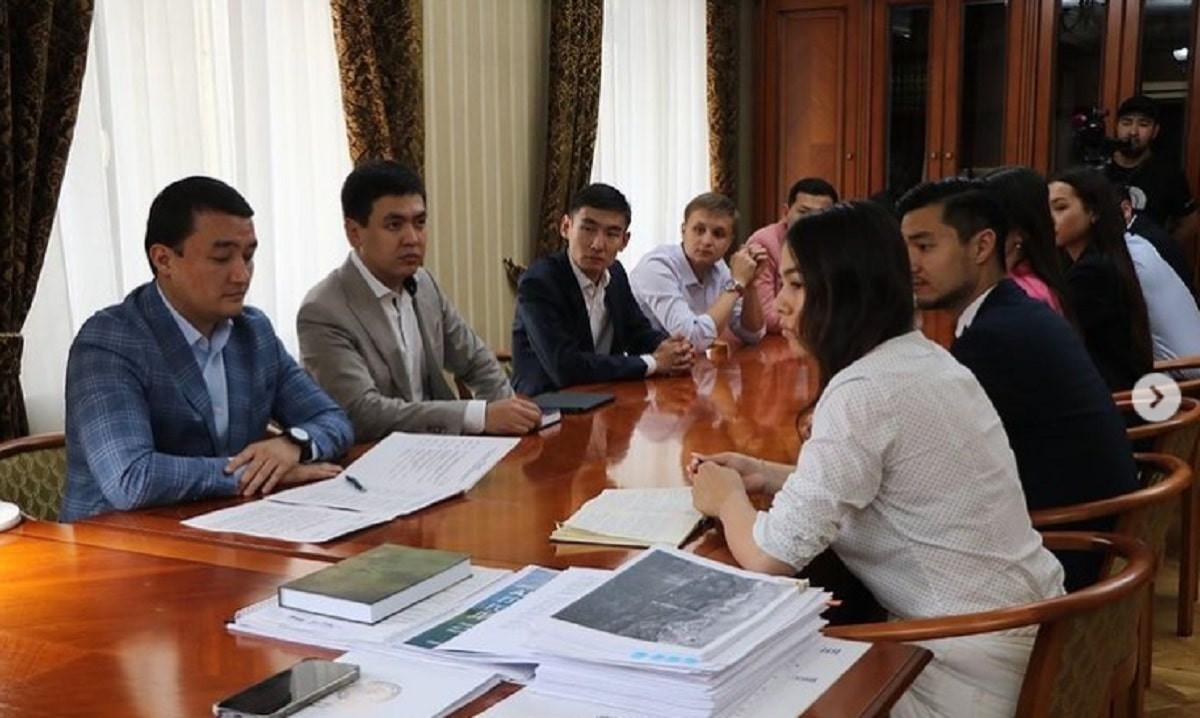 В акимате Алматы прошла встреча с участниками прошедшего съезда молодёжного крыла партии АМАNAT