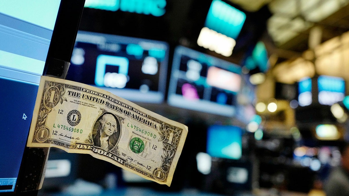 Как на качелях: курс доллара снова стал укрепляться в Казахстане